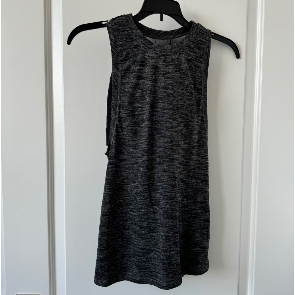 Lululemon tank w/ built in bra